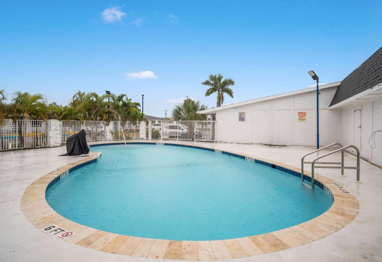 Motel 6-Fort Myers, Fl North Fort Myers Bagian luar foto