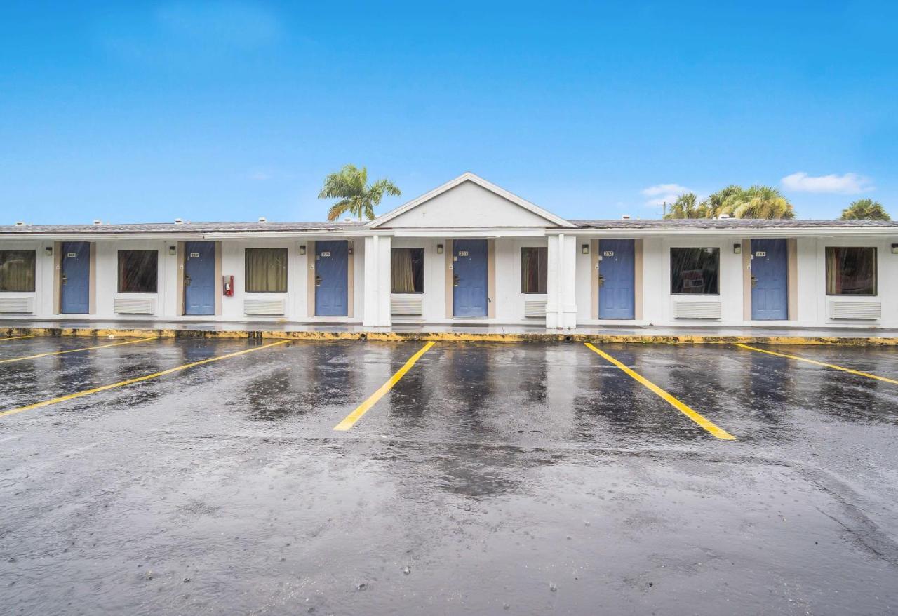 Motel 6-Fort Myers, Fl North Fort Myers Bagian luar foto